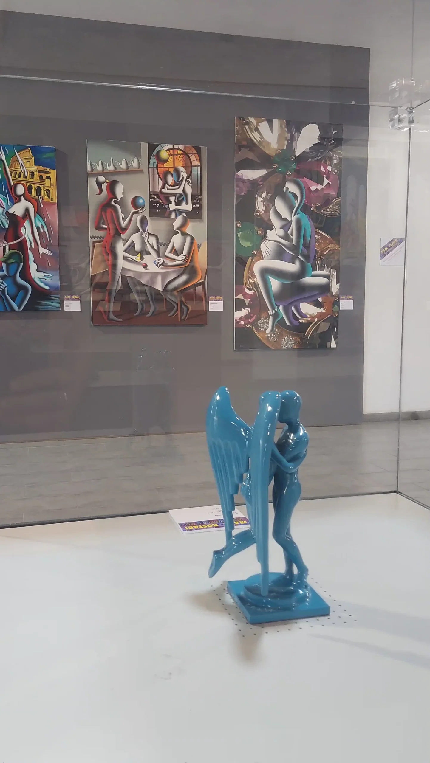 Foto dagli allestimenti della mostra antologica di Mark Kostabi, From Pop to Eternity