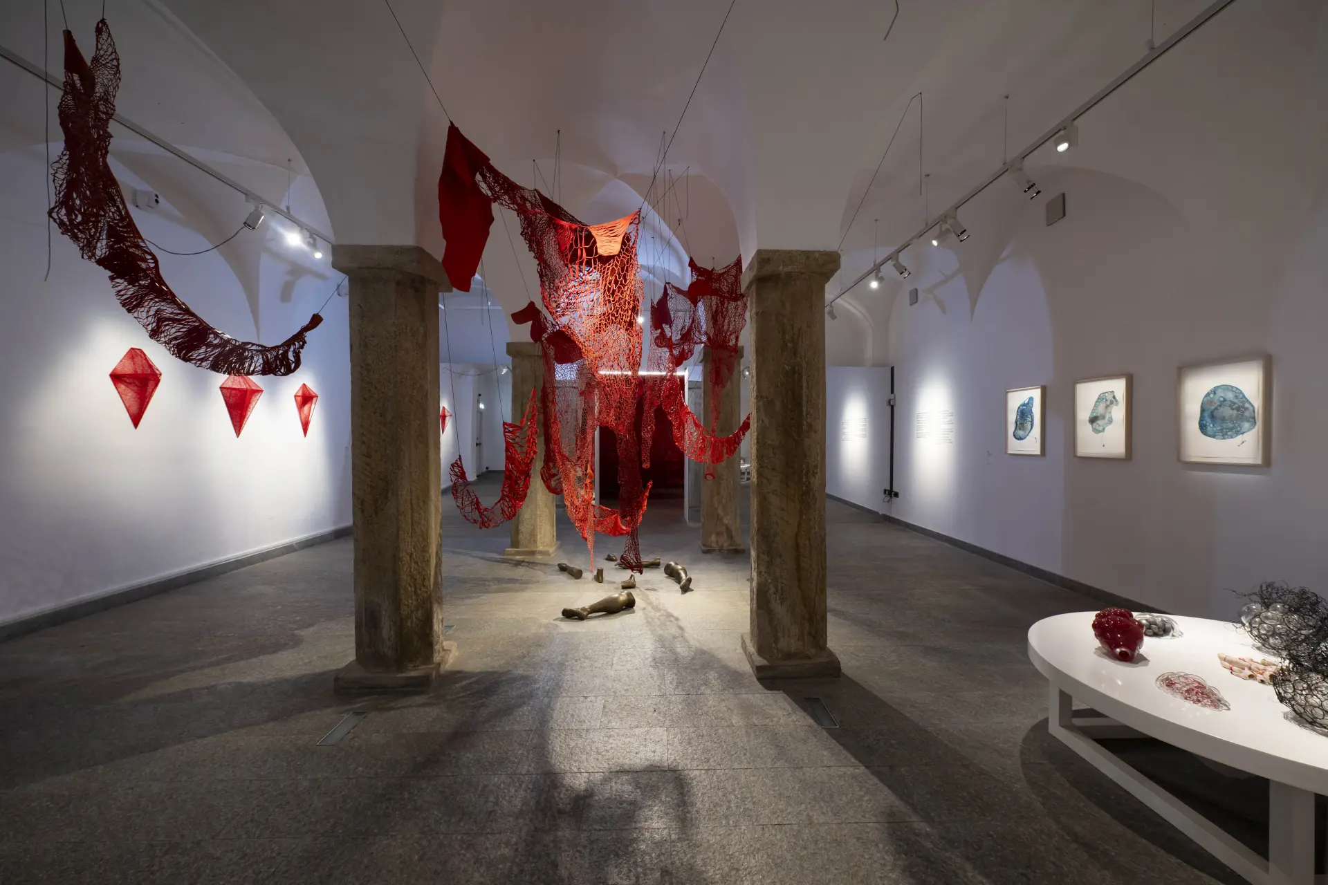 Shiota Chiharu, Out of My Body, 2019 pelle di vacca, bronzo - Dimensioni variabili Installation view: Chiharu Shiota: The Soul Trembles, MAO Museo d’Arte Orientale, Torino, 2025 - Crediti per la foto: Giorgio Perottino - Courtesy: MAO Museo d’Arte Orientale