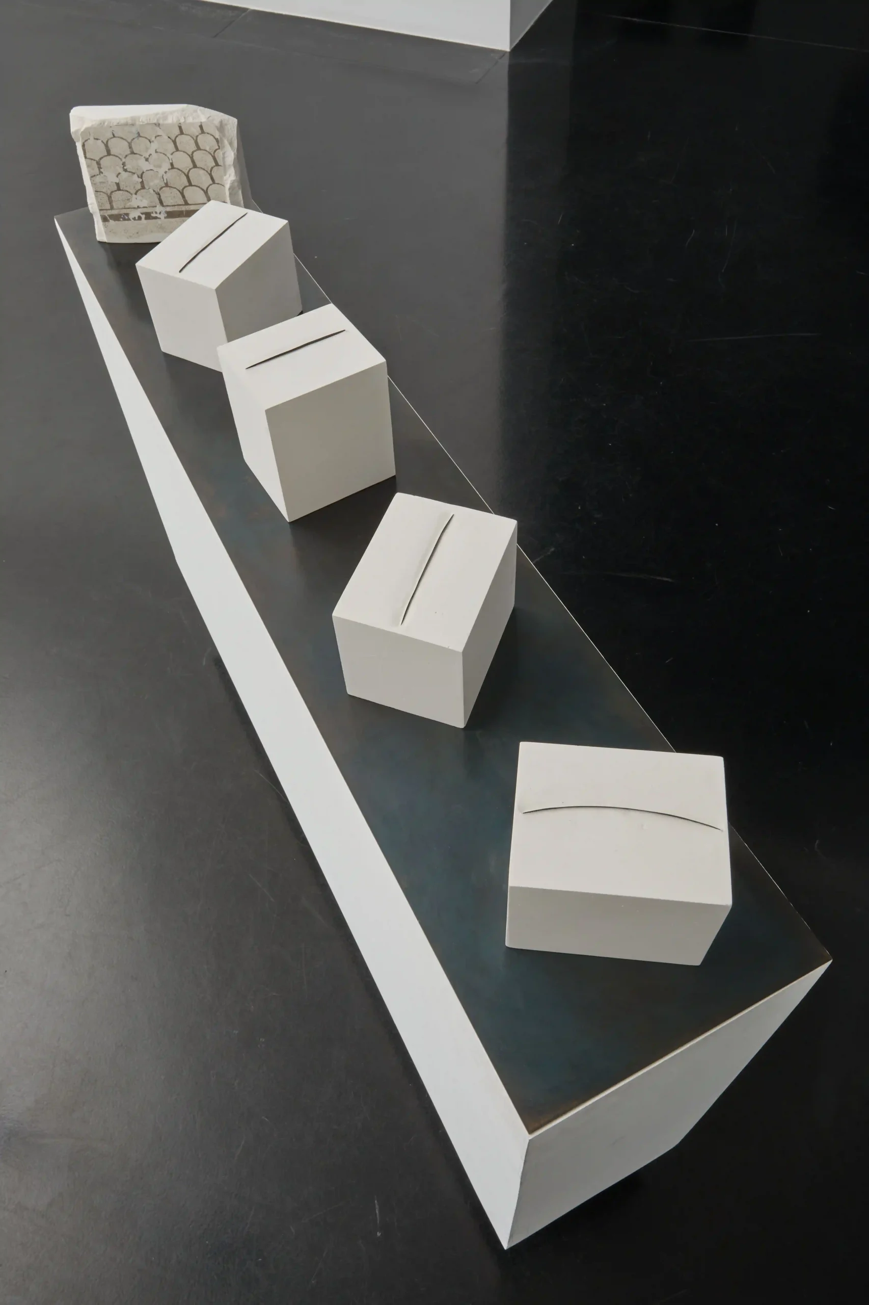 allestimenti della mostra Bigaignon x rhinoceros gallery “Atto 3/3: Nello Spazio”