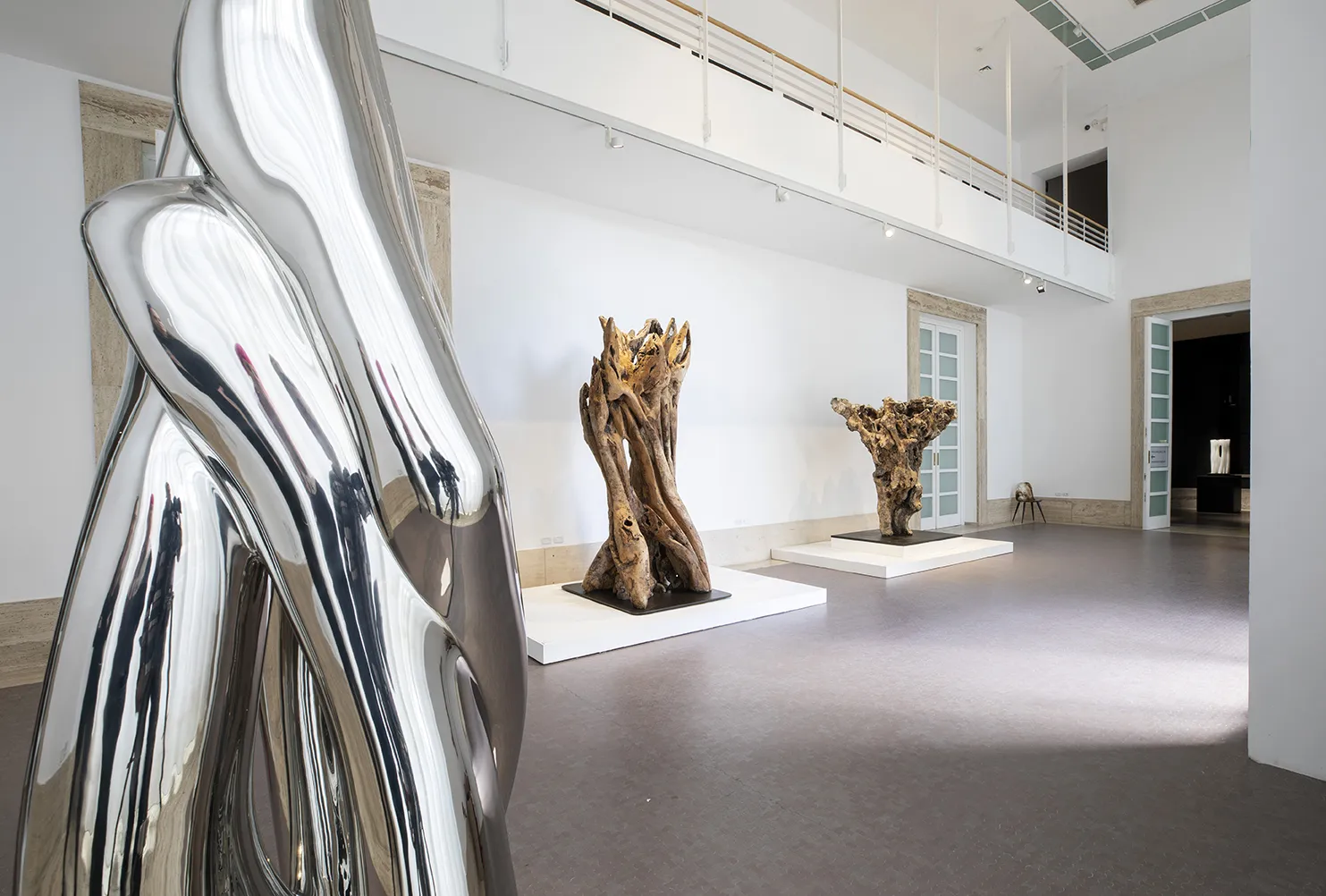 allestimenti della mostra Pablo Atchugarry. Scolpire la Luce